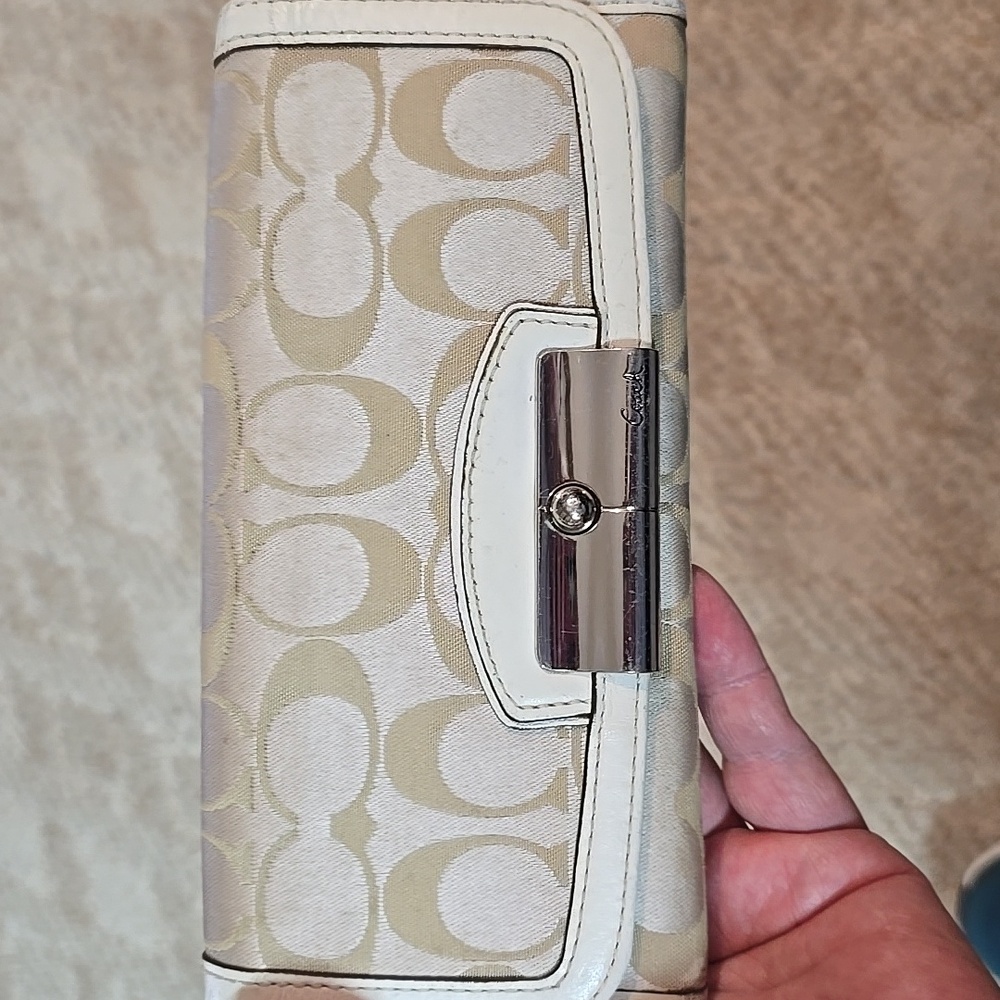 Coach Signature Elegant Beige & Cream Wallet - Picture 10 of 12